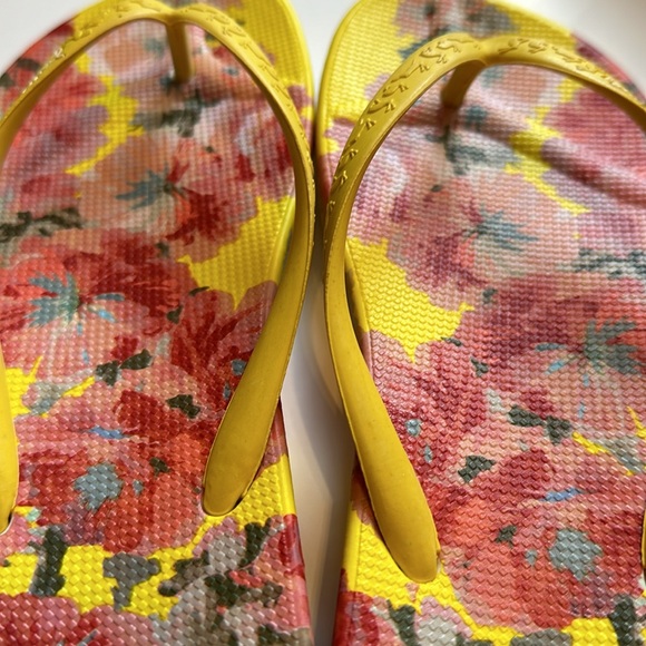 Joules Printed Moulded Flip Flop Floral Yellow Rubber - Picture 5 of 5